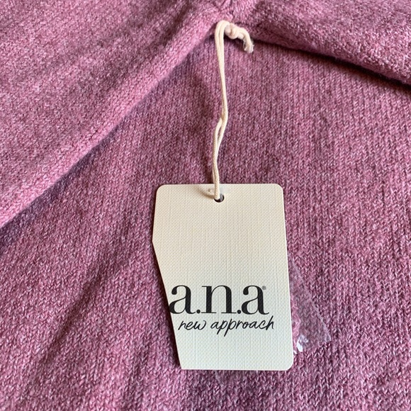 NWT V-Neck Sweater 🌸 - Picture 7 of 8